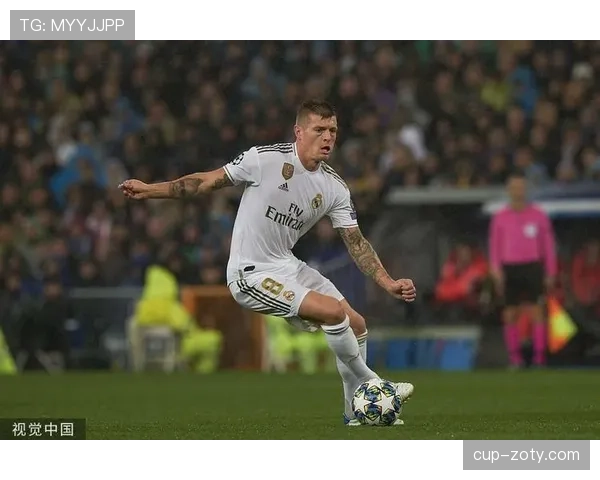 克罗斯关键战出球主导力凸显，战术转型如何激活中场进攻？